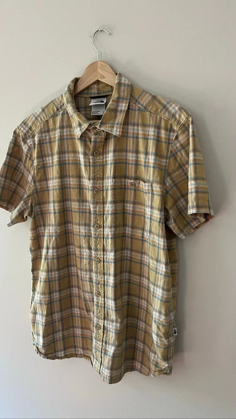 The North Face Men's Yellow Plaid Short Sleeve Button Down Shirt Size Medium Hem